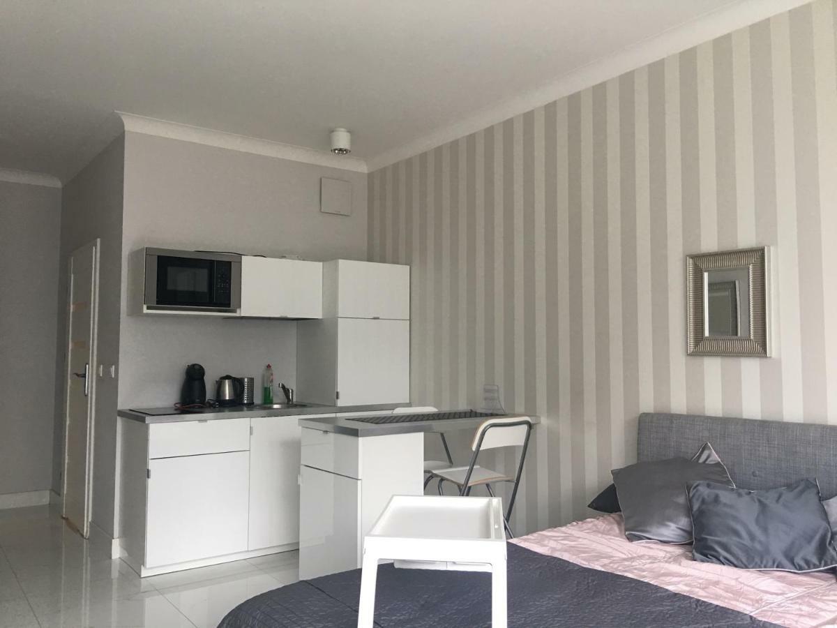Studio Flat Triton Park Varsavia Esterno foto
